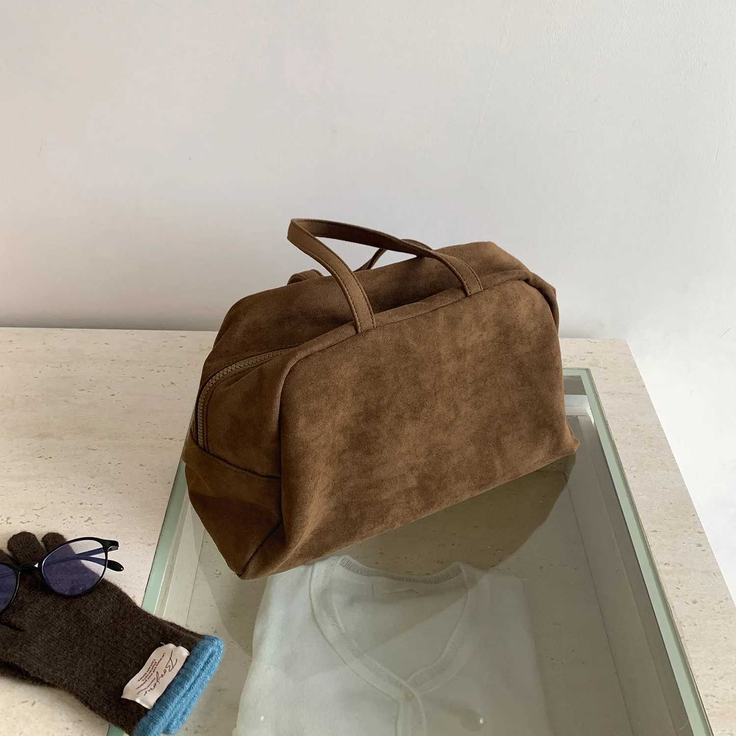 Shoulder Bags Large Capacity Women's Soft Faux Suede Tote Bag Autumn Winter New Handbags French Retro Single Shoulder Underarm Bags X261016