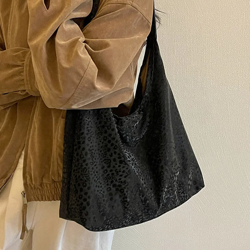Women Large Capacity Leopard Print Tote Bag Lazy Casual Handbag Trendy Relaxed Style Single Shoulder Daily Bag 261016