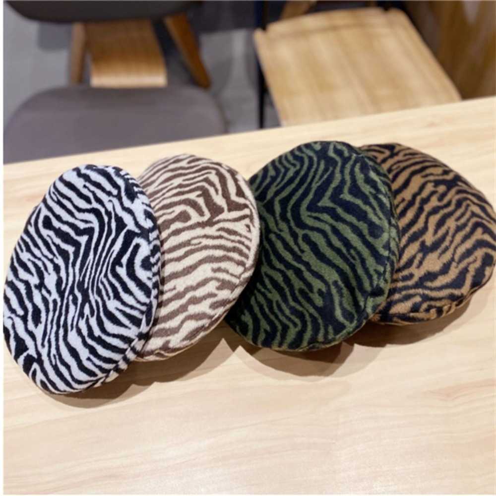 Stripes Zebra Print Beret Autumn Retro Women's Hat Winter Casual Fashion Painter's Hat Windproof and Warm Pumpkin Hat S261016OXJO