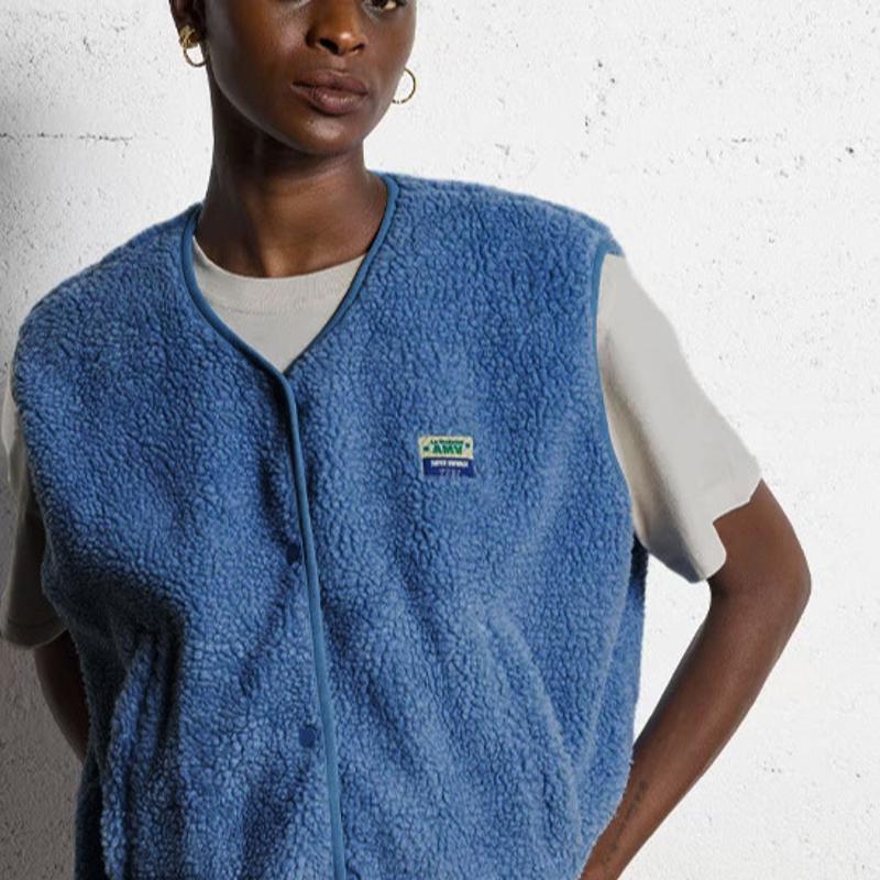 Unisex Women Fleece Vest V Neck Button Up Sleeveless Jacket Casual Warm Sherpa Gilet With Small Label Patch For Daily Streetwear Outfit