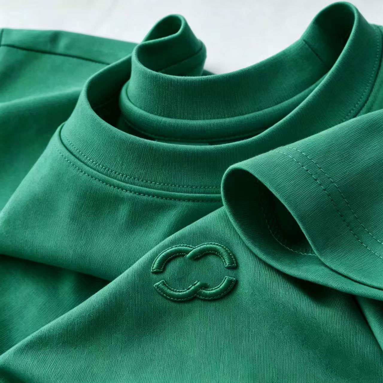Men Mock Neck Short Sleeve T-Shirt, Green Solid Top With Intertwined Embroidery Logo, Soft Cotton Blend Fabric, Slim Fit Casual Daily Wear, Men Basi