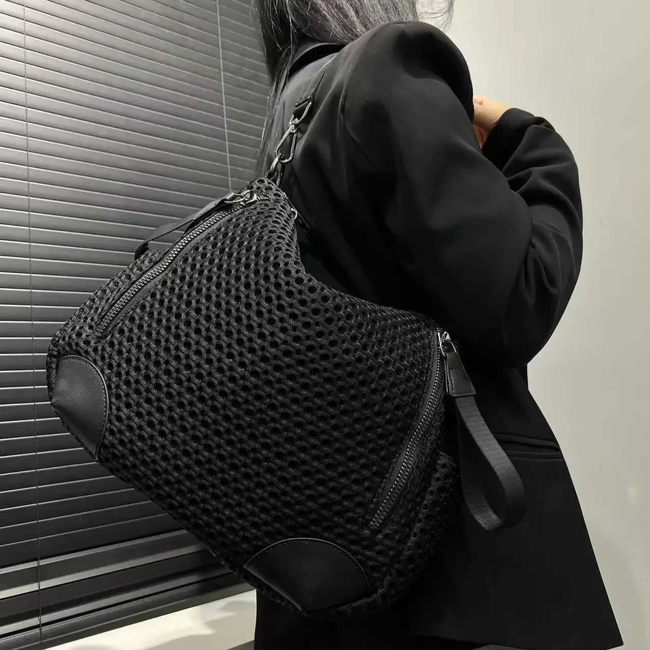 Cross Body Ladies' fashionable and casual nylon mesh shoulder bag with large capacity stitching splicing diagonal cross handbag H261016