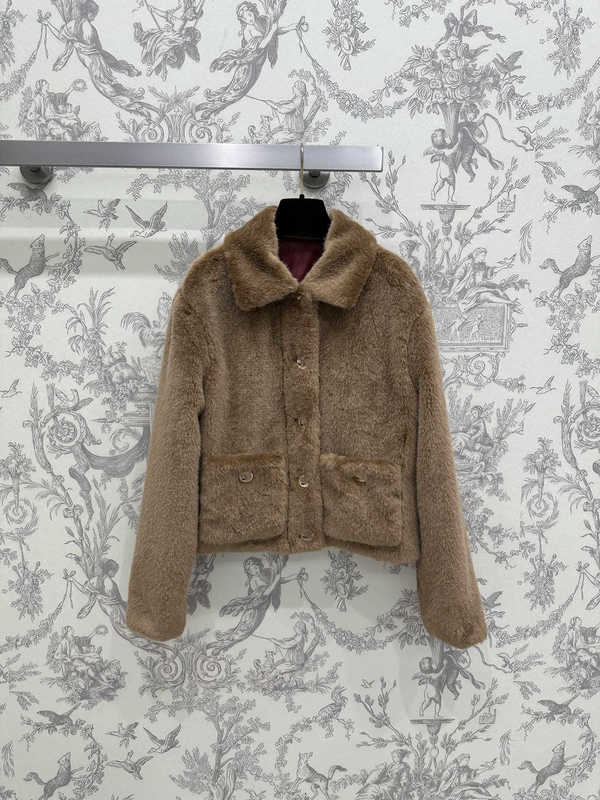 designer Women's Jackets Autumn/Winter New Women's Brown Button-Down Short Fur Coat with Plush Lining for Winter Warmth