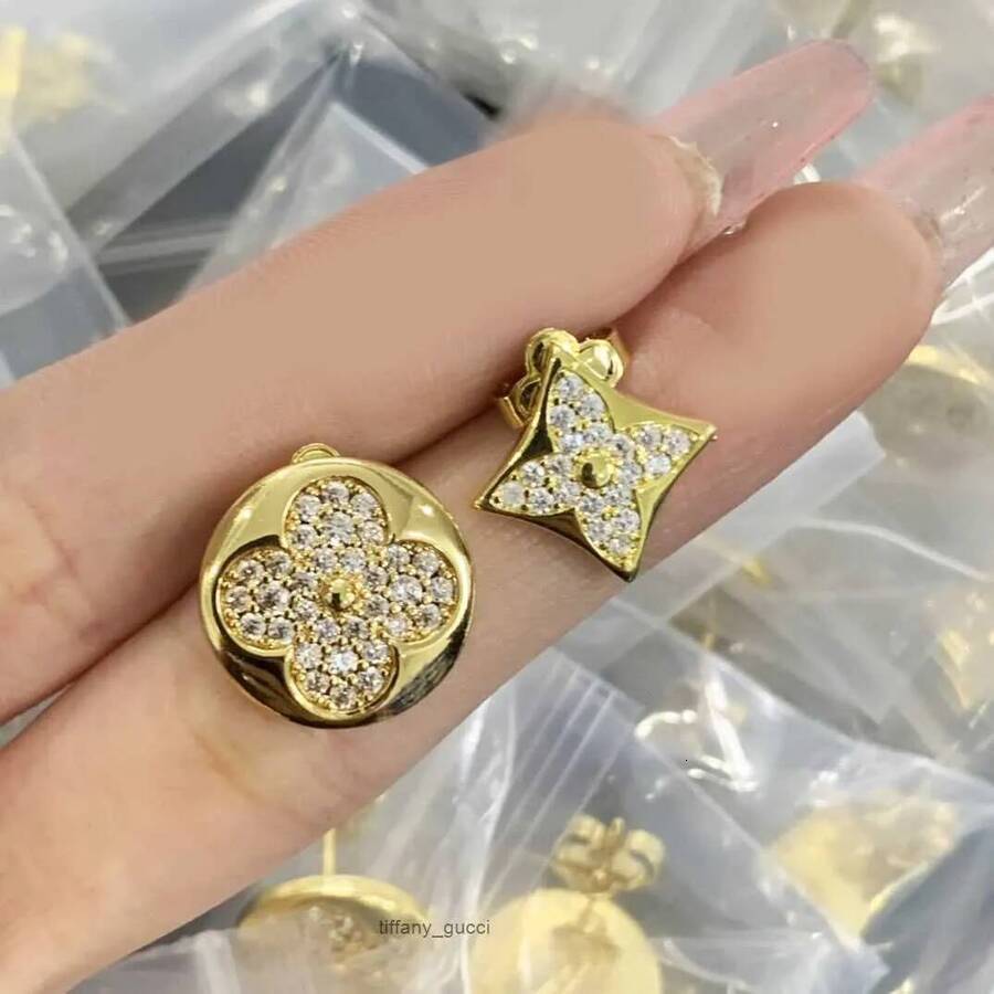 2026 Deaigner Luxury Crystal perfume Letter Clover Charm Silver Plated Ear Stud Earrings For Women cologne Men Party Diamond Flower Fashion Jewelry