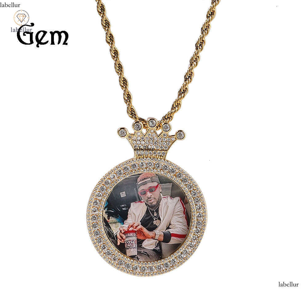 Hip Hop Vintage Cute New Crown Round Photo Pendant Necklace for Women Ins Style Silver Silver Inlaid Moissanite Personality Jewelry f