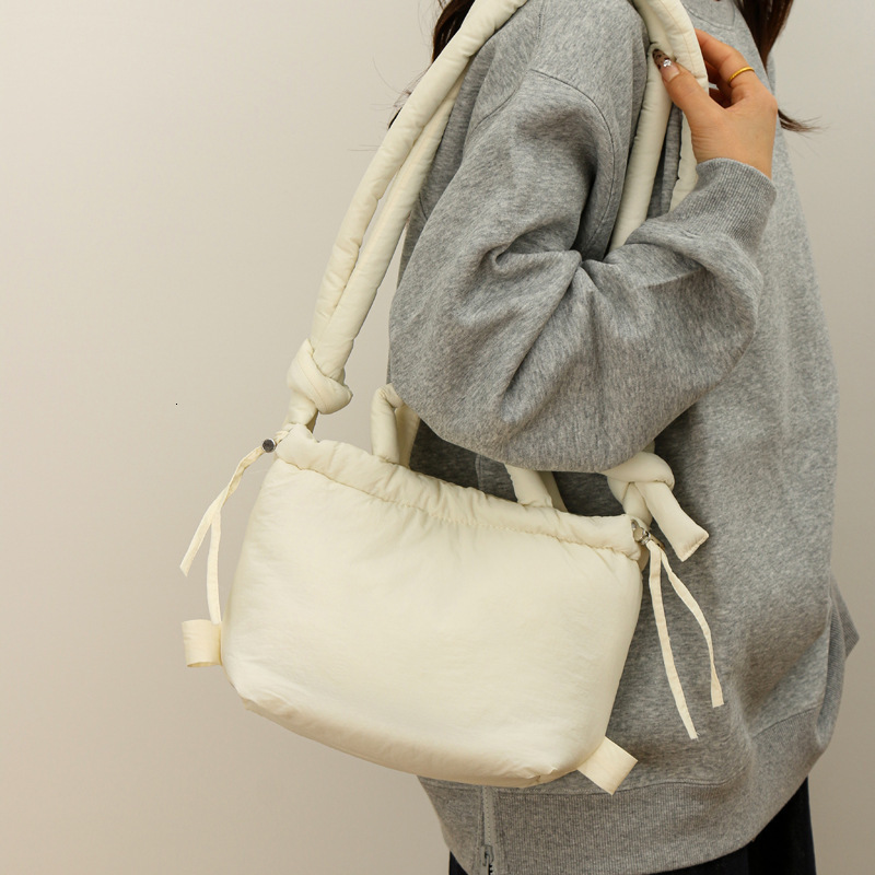 2024 zaino a tracolla multifunzionale in piuma borsa singola leggera e versatile borsa casual in tinta unita 240821