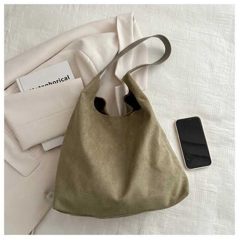 Shoulder Bags Autumn and Winter Vintage Women's Bag Large Capacity Suede Shoulder Bag Solid Color Simple Casual Commuter Bag Retro Handbags X26