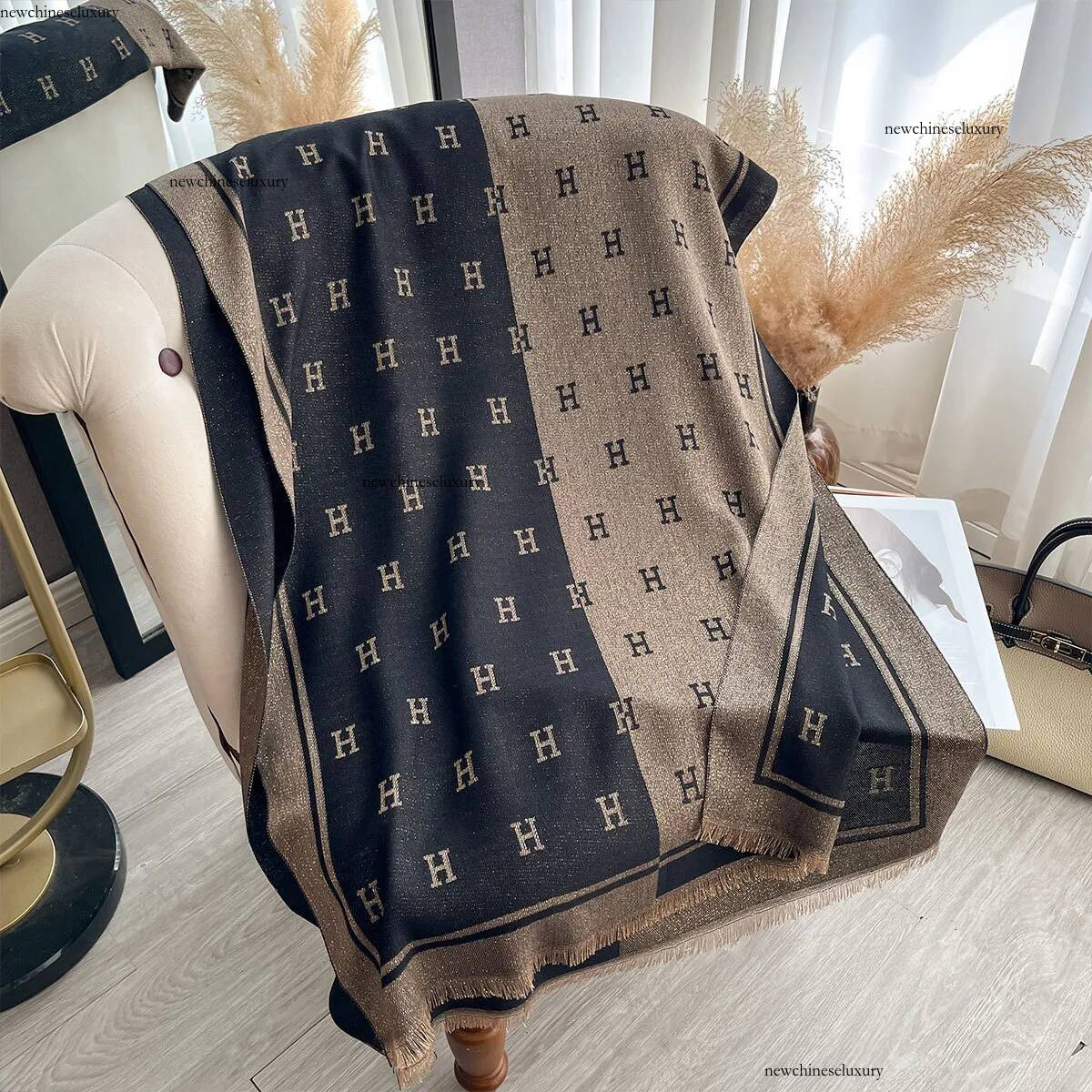 Designers Luxury Letter Color Blocked Edging Imitation Cashmere Tassel Shawl For Womens Autumn And Winter Double Sided Thick Warm Scarf