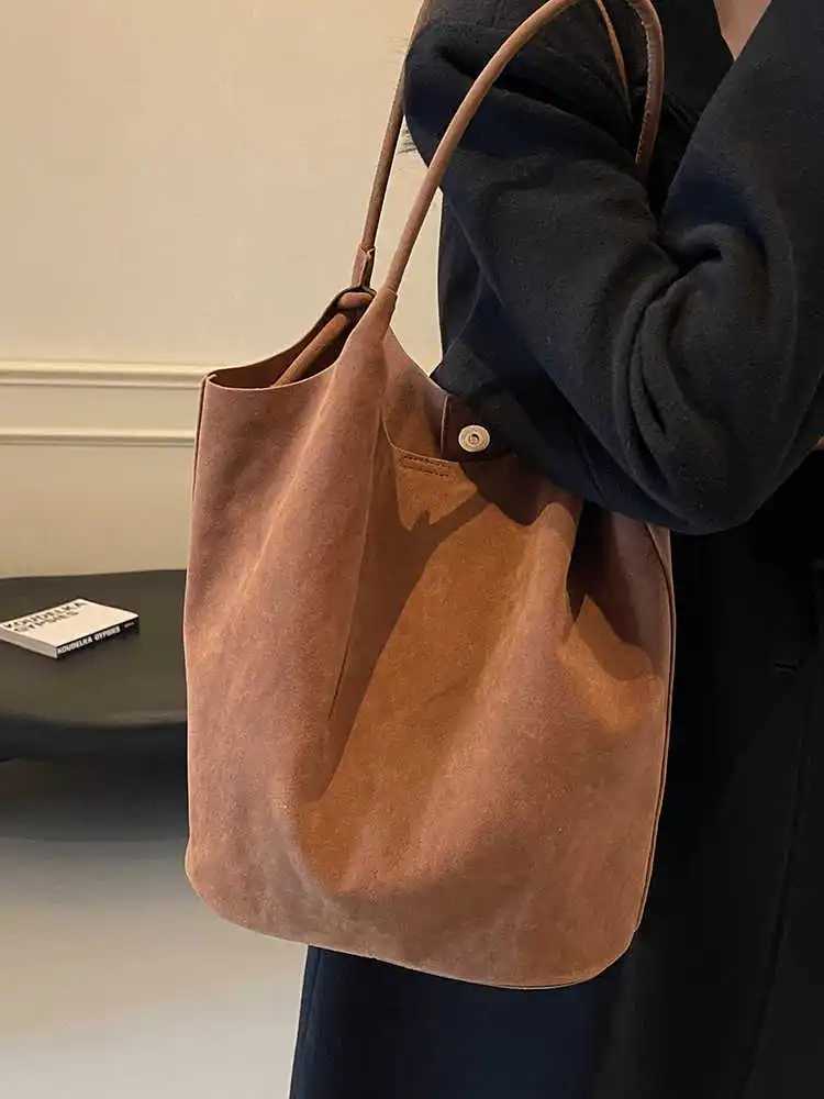 Shoulder Bags Retro Suede Tote Bag For Women Textured Solid Casual Commuting Shoulder Bags Autumn Winter Large Capacity Shopping Handbags X261016
