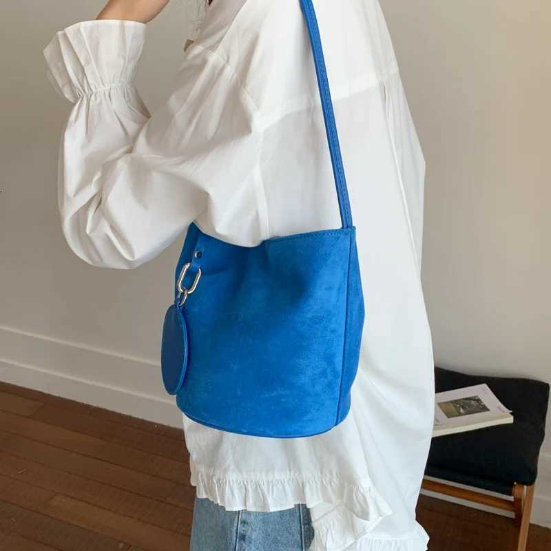 Shoulder Bags Ins Blue Suede Bucket Bag for Women Solid Soft Large Capacity Shoulder Bags Female Spring Autumn Versatile Casual Underarm Packs X2610