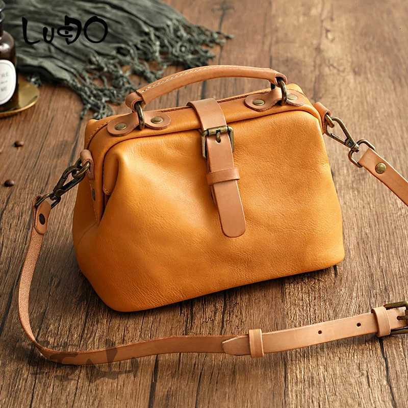Shoulder Bags Handmade Genuine Leather Women Handbags Vintage Real Leather Doctor Bag Simple Female Shoulder Messenger Bag New H261016