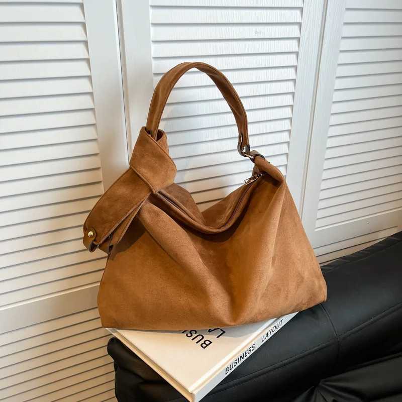 Shoulder Bags Fashionable Large Capacity Lazy Handbag Tote Bag Single Shoulder Slant Cross Bag Stylish Retro Urban Minimalist Style Suede M... X2610