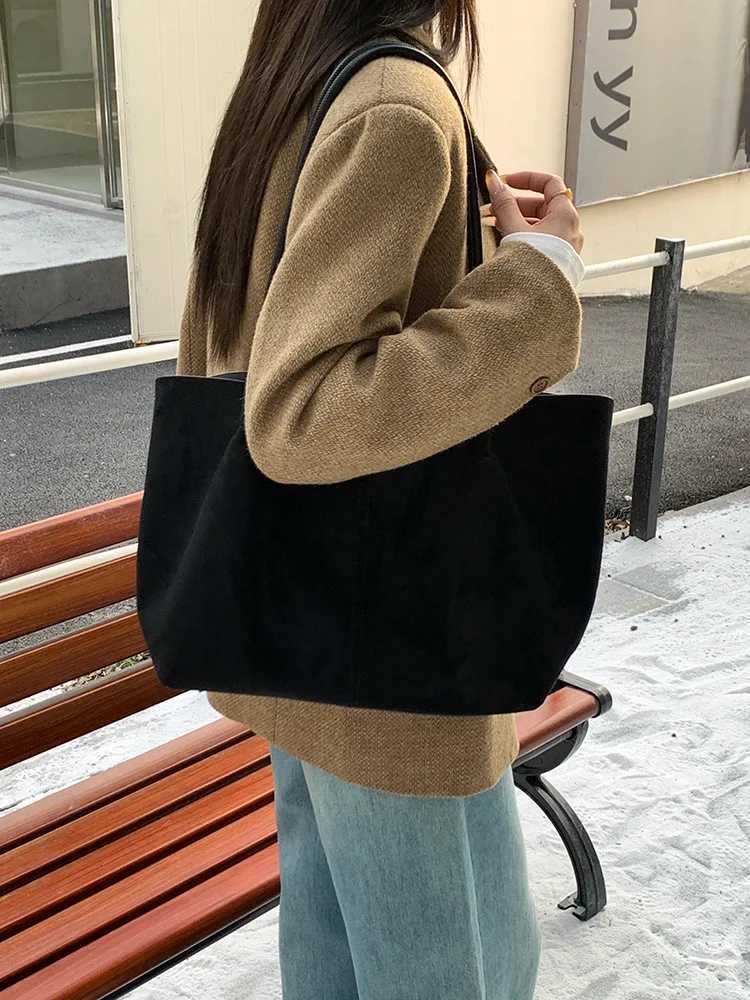 Shoulder Bags CGCBAG 2026 New Fashion Lage Capacity Women Tote Bag Vintage Luxury Designers Handbag High Quality Suede Female Shoulder Bag X261016