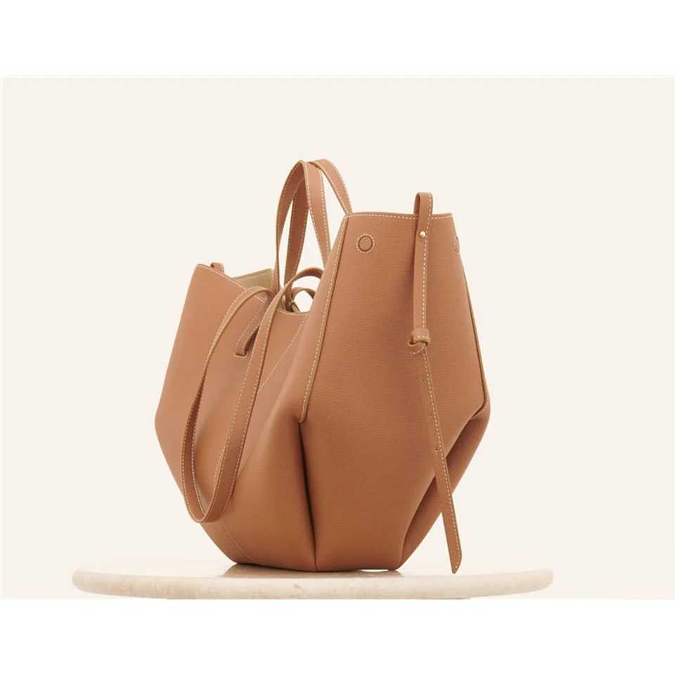 Classic Elegant Style Large Capacity Wing Bag Crossbody Handbag Retro European American Niche Bucket Armpit Tote Bag Fashion Q261016