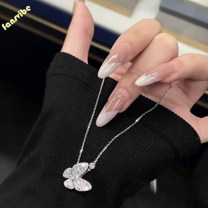 Designer Jewelry Clover Necklace Horse-Eye Full-Diamond Necklace Women Plated Luxurious Butterfly Pendant Fashionable Clavicle Chain Vanlies Cleef N