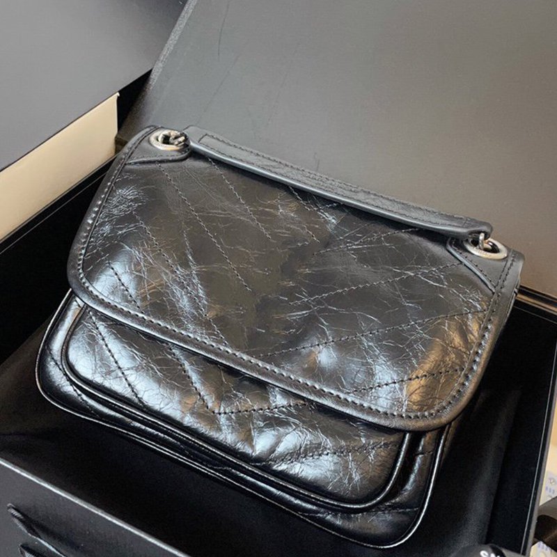 10A Designer Women Luxury Bags Shoulder Bag Women's Flip Chain Crossbody Bag Retro Oil Wax Cowhide Handbag
