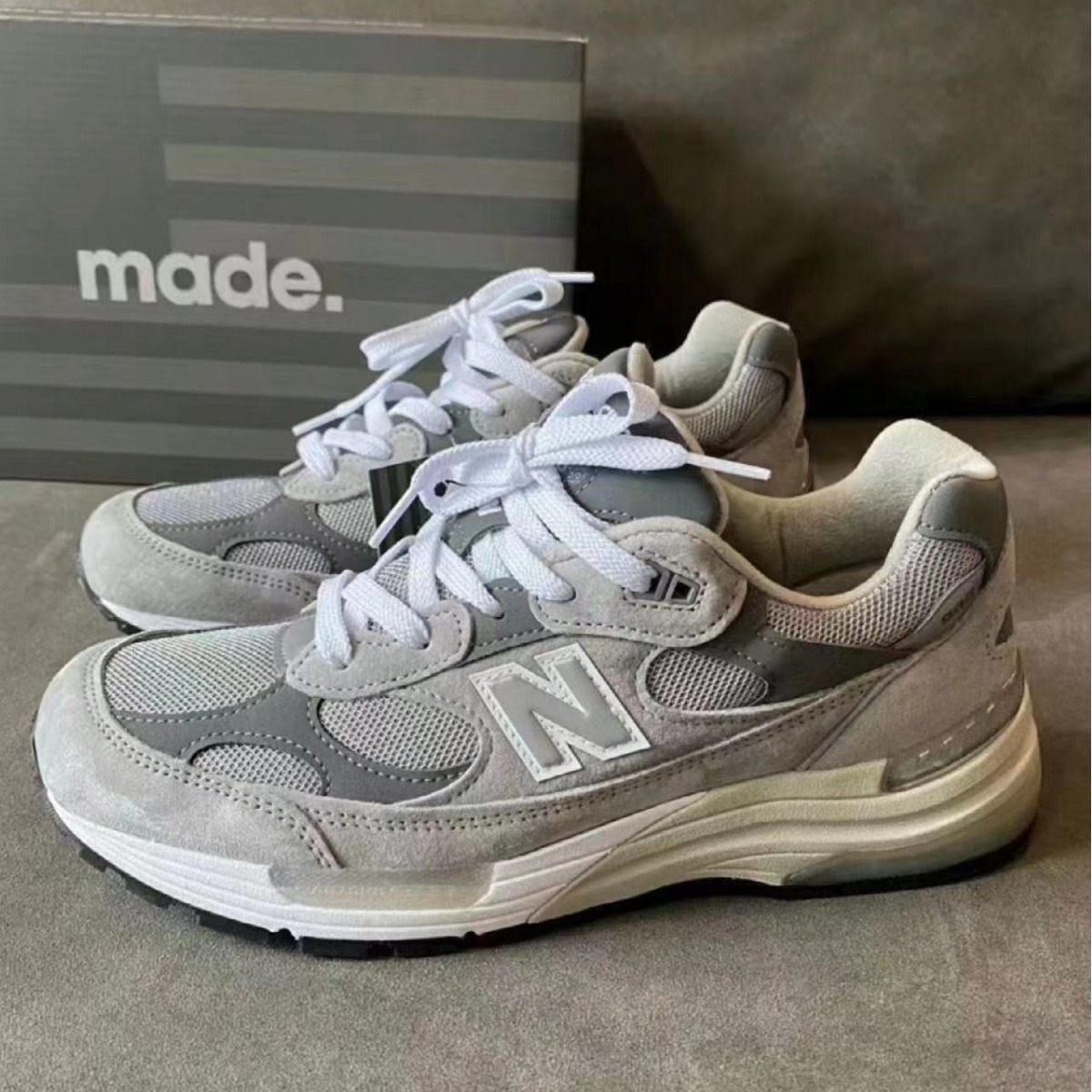 Premium Designer Vintage Suede Mesh 992 couple 992 trainers, shock absorbing dad sneakers, comfy for men women sports running