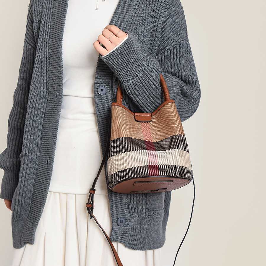 2025 New Checkered Bucket Bag for Women Handbag Shoulder Bag Crossbody Bag Fashionable and Versatile Commuting Bag High-end and Niche Q261016