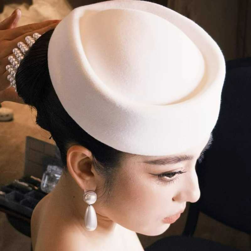 Hard New Top Wool Felt Berets for Women Concave Top British Retro Vintage Fedoras Hats Wedding Fascinator Hats Formal Events S26101640ZQ