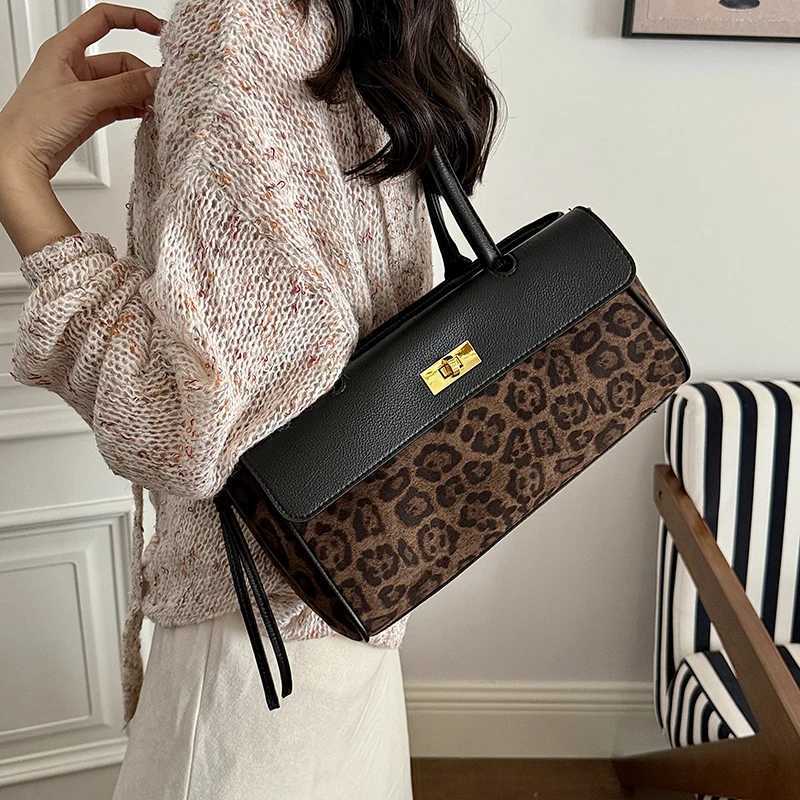 Totes Elegant Leopard Pattern Underarm Shoulder Bags For Women 2026 Latest Trend Luxurious Designer Handbag PU Suede Casual Armpit Bag X261016