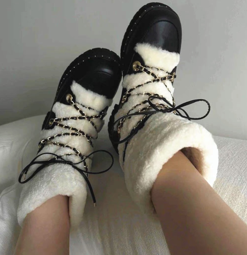 Women Snow Boots Luxury Designers Shoes Ankle Boots Fur Half Boots Black Sheepskin Top Quality Low Heel Lace Up Shoes Adjustable Woven Chain Motorcy