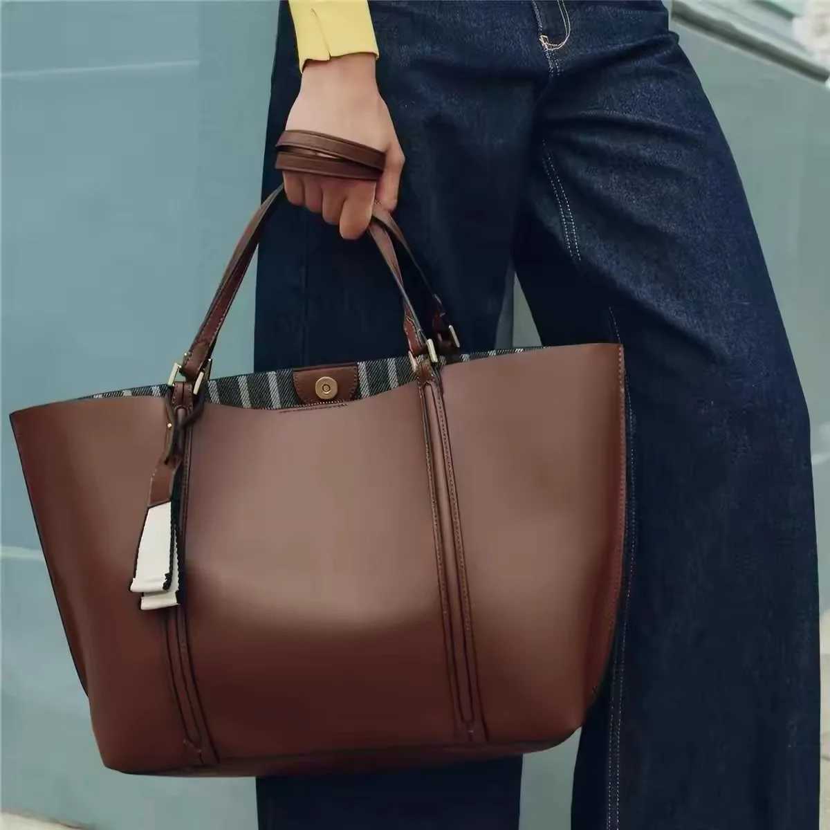 Totes Fashion Minimalist Tote Bag Women Casual Leather Large Capacity Shoulder Bag Ladies High End Commute Shopping Underarm Bags 2025 X261016