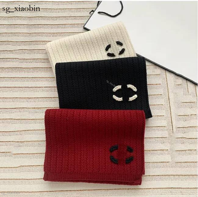 Designer de luxe pour femmes classique 100% laine tricot cachemire lettres designers hiver cadeaux de Noël chaud de haute qualité écharpe a2684 c