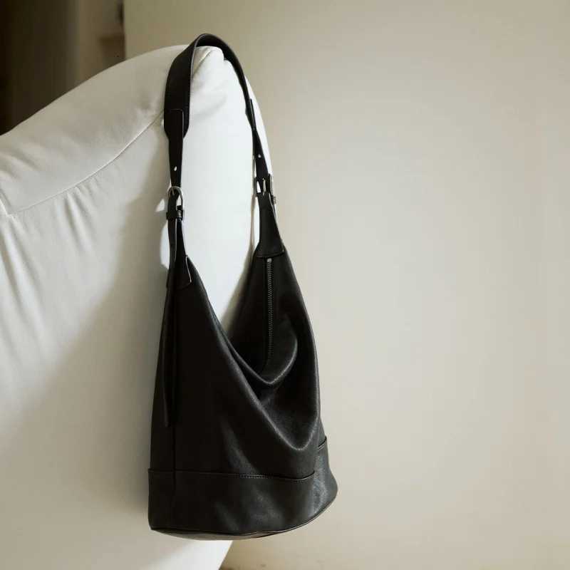 Shoulder Bags Sheepskin Double-Handle Bucket Bag for Women Shoulder and Crossbody Large Capacity Commuter Bag H261016