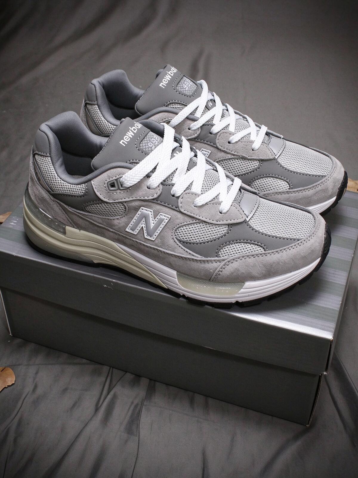 Premium Designer Classic Breathable Mesh 992 mens shoes, retro dad trainers, flexible cushioned for basketball style leisure walking