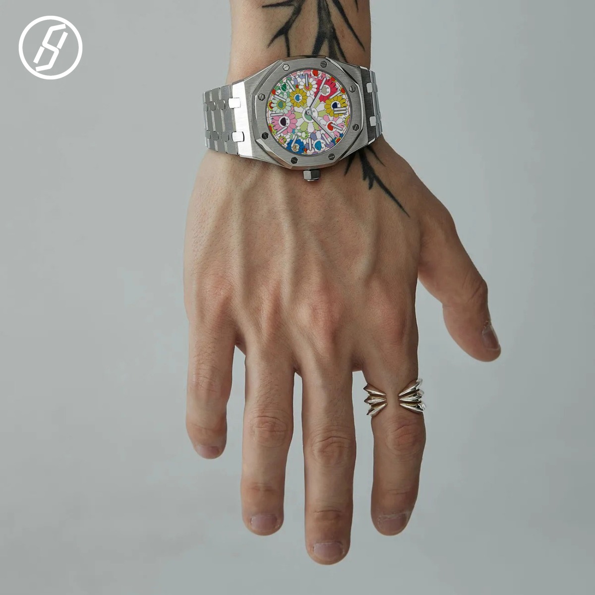 Luxury Streetwear Smiley Sunflower Dial Mens Quartz Watch Octagonal Screw Bezel Heavy Brushed Steel Pop Art Designer Wristwatch 5ATM