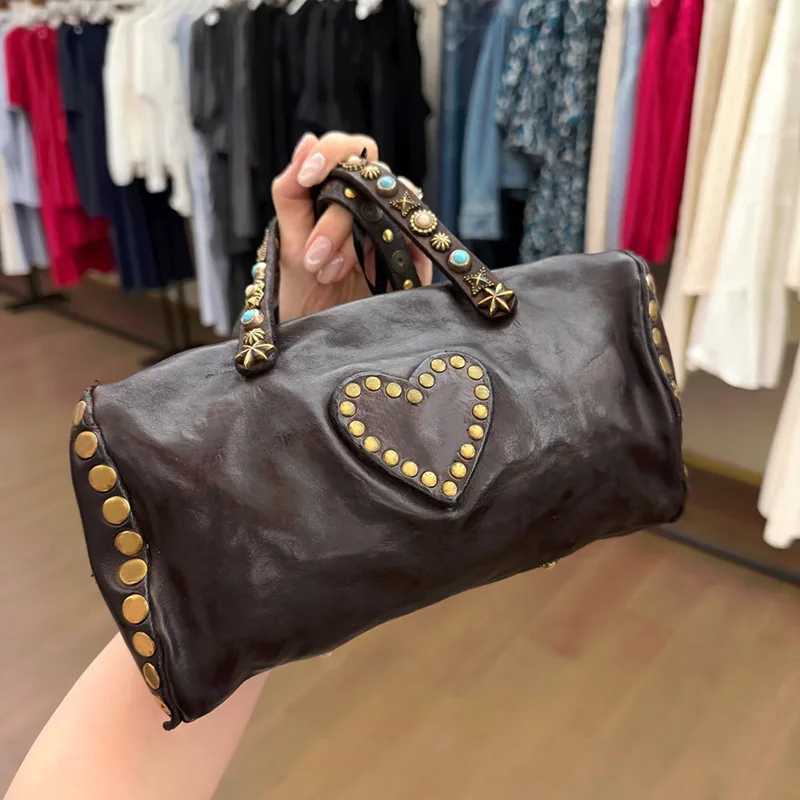 Shoulder Bags 2026 Niche Cowhide Handbag With HeartShaped Design Crossbody Bag Versatile Genuine Leather Women's Bag H261016