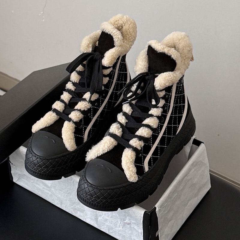 Womens New Wool Ankle Boots Designer Winter Warm High Top Shoes Ladies Lace Up Combat Strike Boot Rubber Outsole Sizes 35 41