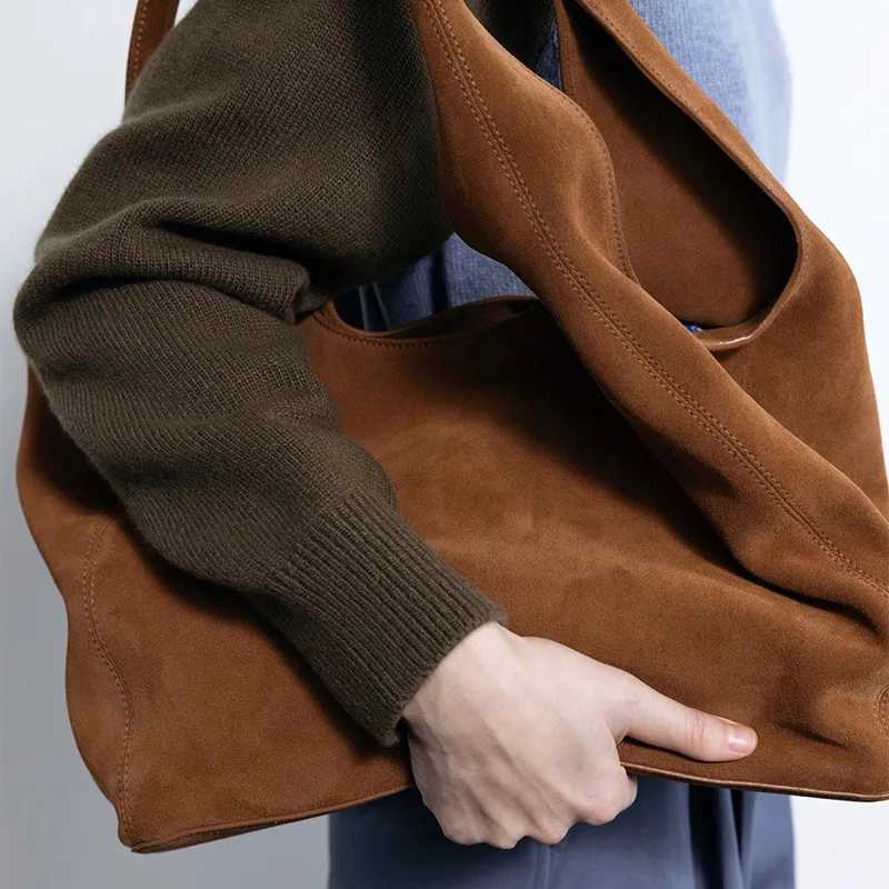 Totes 2025 New Suede Women's Bag Large Capacity Shoulder Bag Underarm Bag High Quality Simple Commuter Handbag X261016