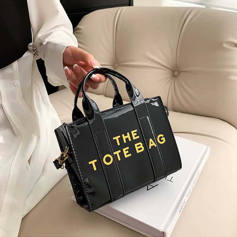 Totes Fashion Brand Shoulder Bags 2026 New Bright leather Women Handbag Leisure travel Lady Mini Crossbody Bag Purse Designer Tote bag X261016