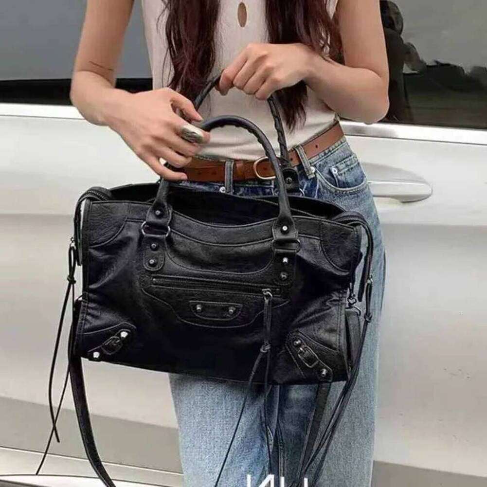 Bag 2026 Trendy accessories Motorcycle Bags Womens City Tote Bag Y2k Classic Street Fashionable Shoulder Pu Leather Crossbody Handbag Luggage i7