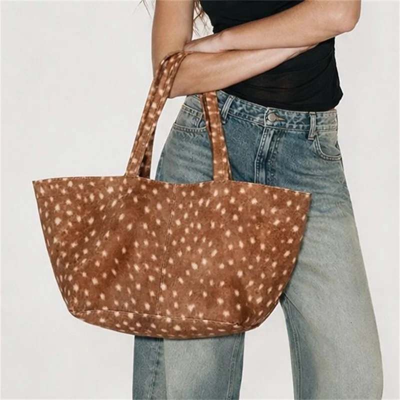 Alirattan Faux Suede Tote Bag for Women Fashion Vegetable Commuting Shoulder Bag Large Capacity Retro Underarm Bag 261016
