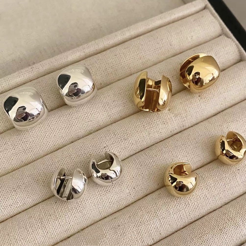 2026 Blogger Sasa Same Style Wide Oval For Women European cologne And American Light perfume Luxury Niche Daily Simple Versatile Small Hoop