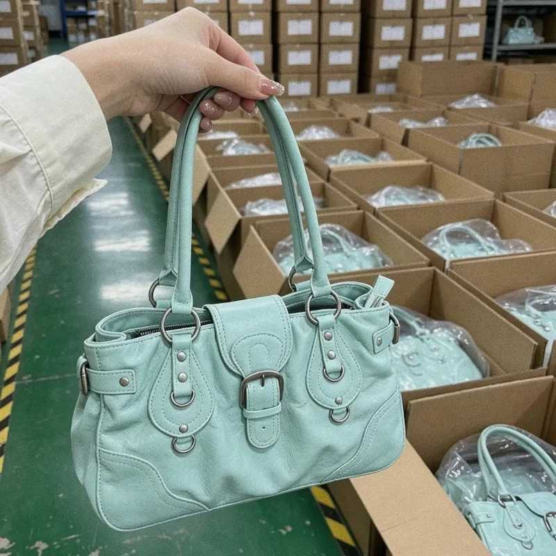 Shoulder Bags Luxury Y2k Motorcycle Rivet Pu Leather Tote Bag Vintage Mint Green Large Capacity Shoulder Bag Fashionable Simple Women Bag New X26101