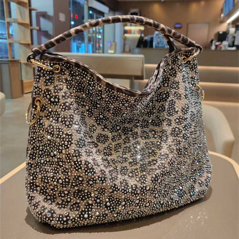 Shoulder Bags Soft Leather Women Handbags 2024 New Casual Large Capacity Diamonds Tote Bag Popular Leopard Print Single Shoulder Commuter Bags H2610