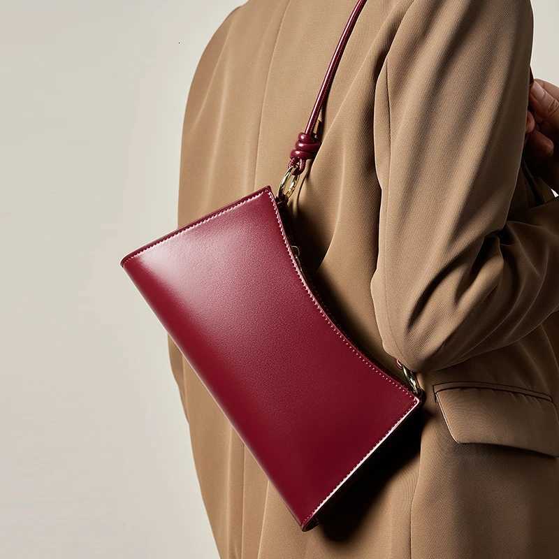 Totes Luxury Designer Women's Bag High Quality Split Cow Leather Women Shoulder Bag Fashion Minimalism French Style Saddle Bags X261016