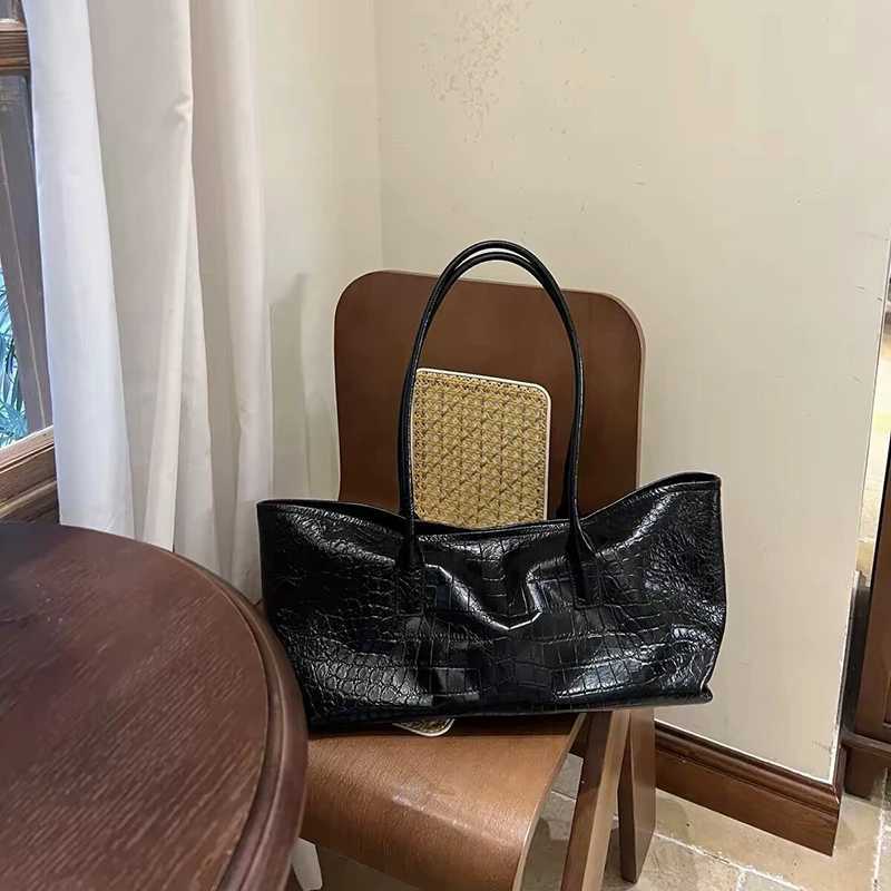 Shoulder Bags Retro Luxury Textured Pu Soft Leather Tote Bag Solid Color Dual Handle Large Capacity Zipper Shoulder Bag Elegant Commuting Bag X26101
