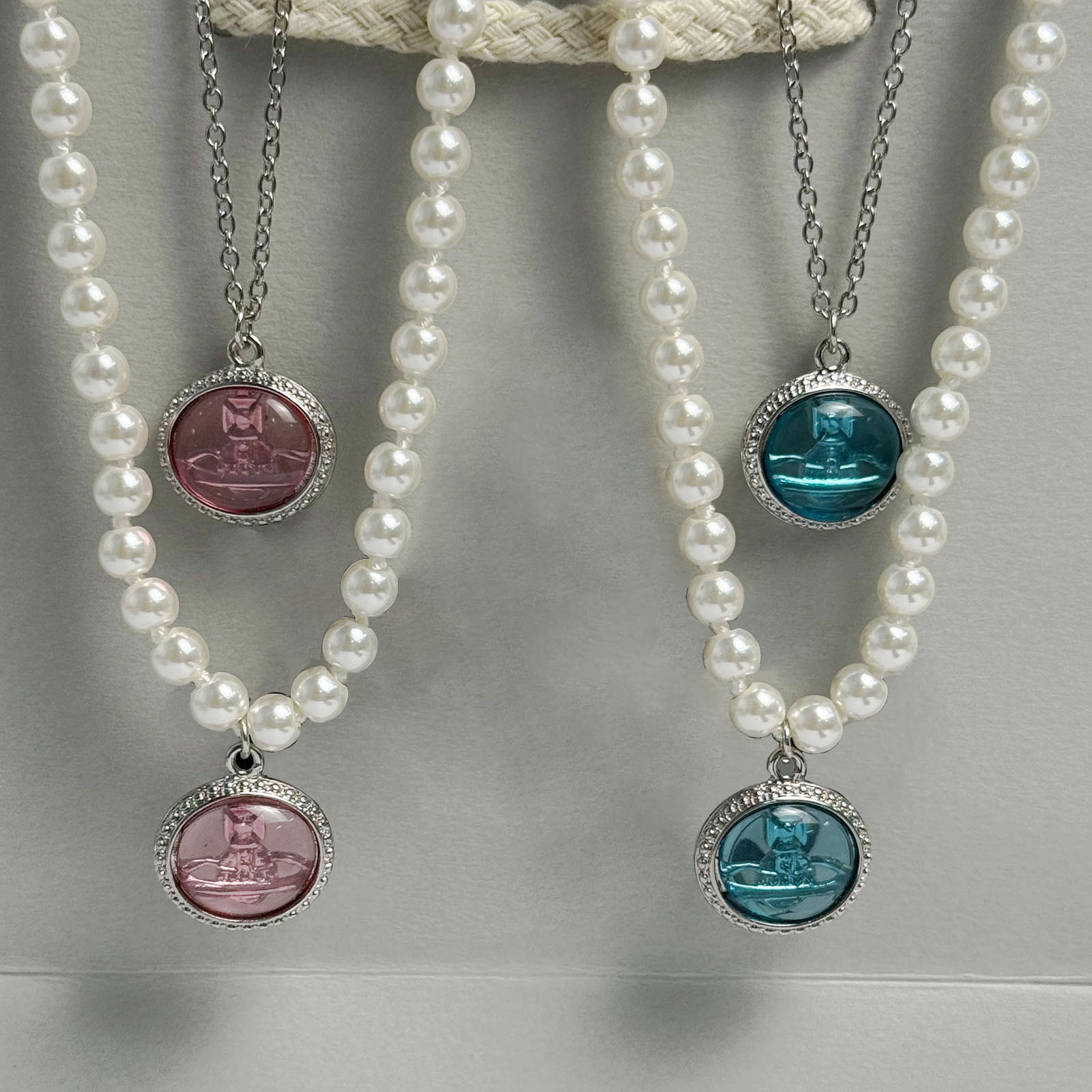 Fashion Designers Transparent Pink Blue Oval Planet Pendant Pearl Necklace A Light Luxury And Exquisite Gift Suitable For Womens Simple Matching Wit