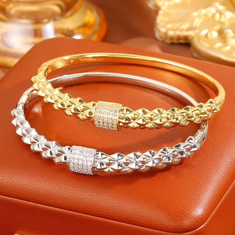 Cross-Border Best-Selling Copper-Plated 18K Gold Micro-Paved Bracelet, Luxurious French-Style Couple's Bracelet With A Romantic Open Design Tha