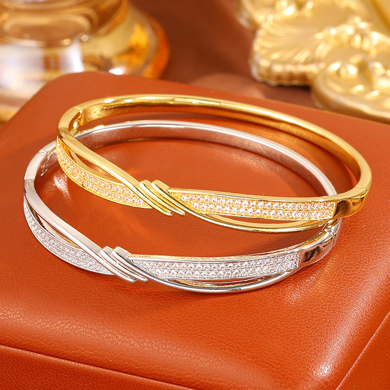 Cross-Set Diamond For Women, Copper-Plated With Gold, Featuring Zircon Stones, Adjustable Opening, And Colorfast Design. A Popular, High-End Bracele