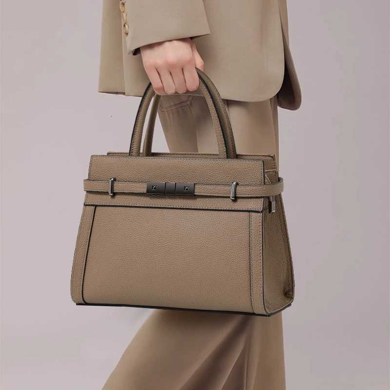 Shoulder Bags Genuine Leather Women's Bag First Layer Cowhide Women's Hand Shoulder Simple Tote Bag Occupation H261016