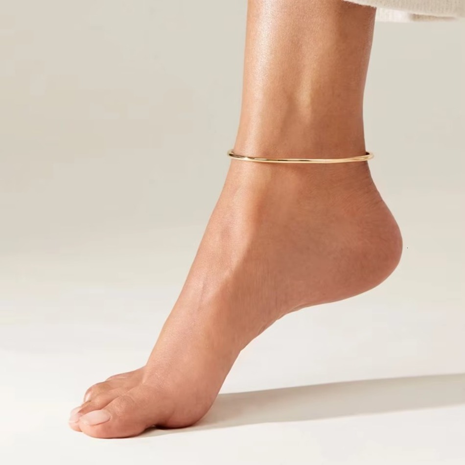 2026 New Wholesale Fashion 18K Gold Plated Stainless Steel Jewelry cologne Smooth Surface perfume Foot Anklet Bangle Waterproof For Woman Anklets De