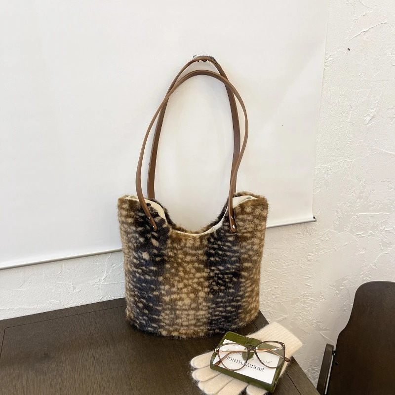 Large Capacity Temperament Trendy Bag Autumn and Winter Deer Pattern Fashion Plush Commuting Shoulder Tote Bags for Women 261016
