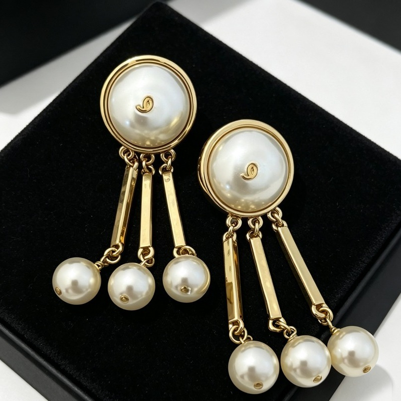 Boucles d'oreilles de luxe classiques en perles avec lettres plaquées or 18 carats, longues boucles d'oreilles vintage élégantes pour femmes, bou
