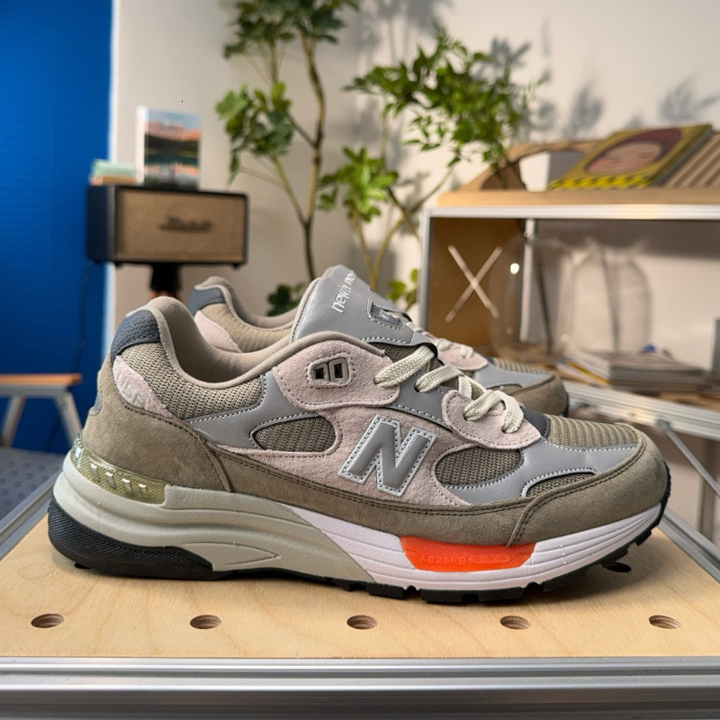 Premium Designer Vintage Breathable Fabric 992 trainers, retro running sneakers, flexible for men women commuting daily wear