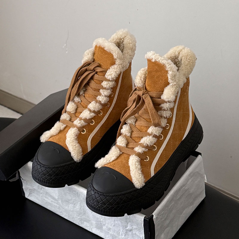 Womens Retro Wool Ankle Boots Designer Winter Warm High Top Shoes Ladies Outdoor Recreation Lace Up Combat Strike Boot Rubber Outsole Sizes 35 41